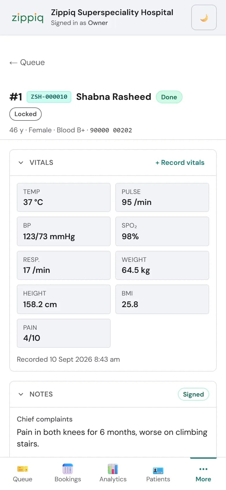 Consultation screen with vitals, signed notes, diagnosis and prescription
